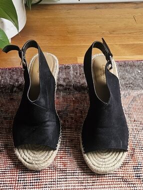 NWOT Crown Vintage Sandals